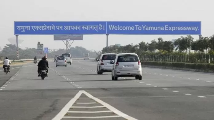 Yamuna Noida Expressway 696x392.jpg