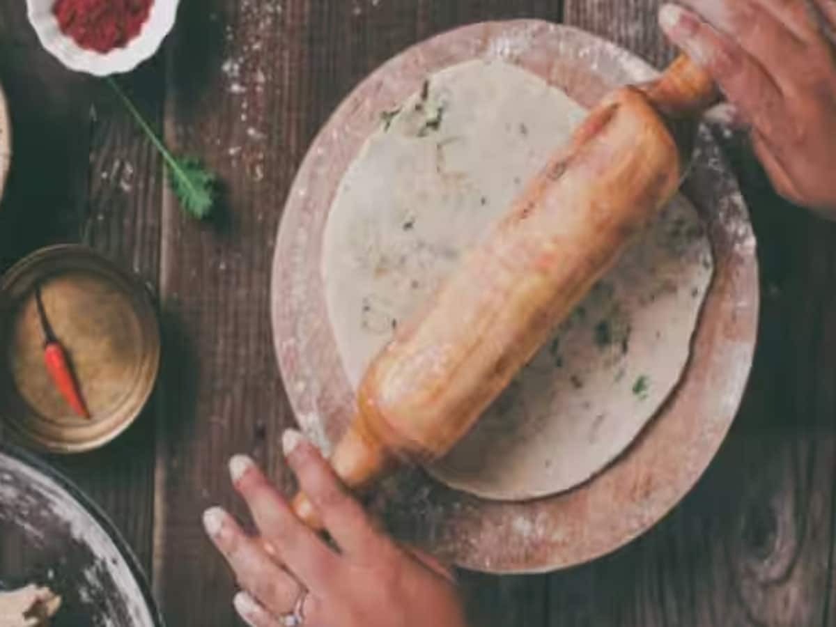 619569 Roti Making