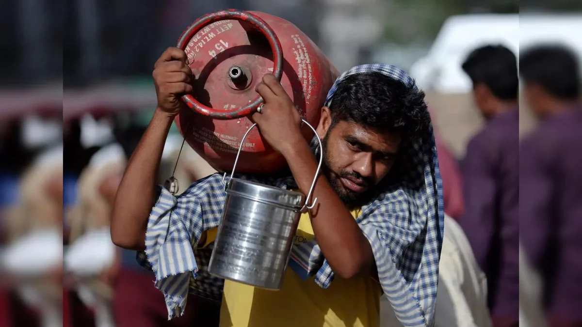 LPG Cylinder Prices Cut By Rs 10