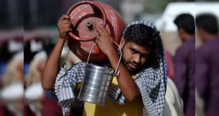 Lpg Cylinder Prices Cut By Rs 10